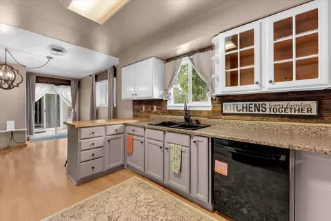 Kitchen - 18805 Drake Rd, Red Bluff, CA 96080 photo 3 of 5