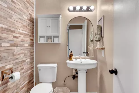 Bath - 18805 Drake Rd, Red Bluff, CA 96080 photo 1 of 3