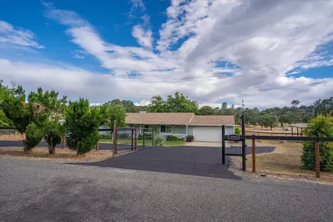 Exterior - 18805 Drake Rd, Red Bluff, CA 96080 photo 2 of 21