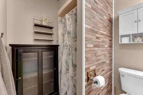Bath - 18805 Drake Rd, Red Bluff, CA 96080 photo 2 of 3