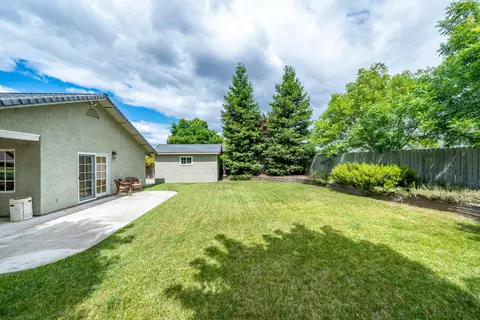 Exterior - 1044 Riviera Dr, Redding, CA 96001 photo 13 of 16