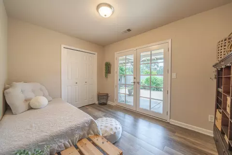 Bedroom - 1044 Riviera Dr, Redding, CA 96001 photo 4 of 8