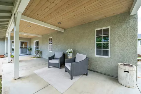 Exterior - 1044 Riviera Dr, Redding, CA 96001 photo 5 of 16