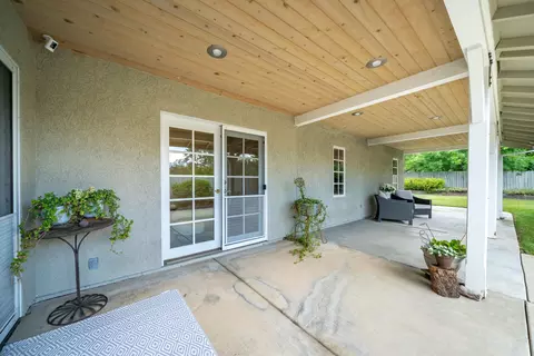 Exterior - 1044 Riviera Dr, Redding, CA 96001 photo 6 of 16