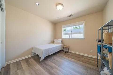 Bedroom - 1044 Riviera Dr, Redding, CA 96001 photo 1 of 8