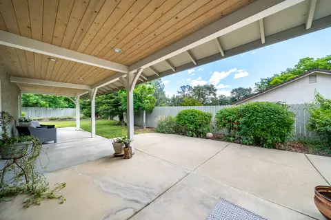 Exterior - 1044 Riviera Dr, Redding, CA 96001 photo 4 of 16
