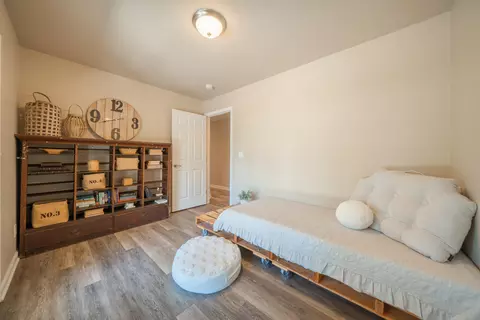 Bedroom - 1044 Riviera Dr, Redding, CA 96001 photo 5 of 8