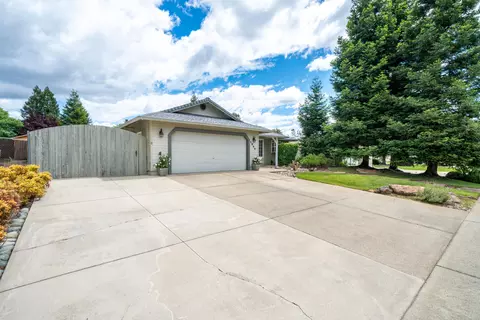 Exterior - 1044 Riviera Dr, Redding, CA 96001 photo 2 of 16