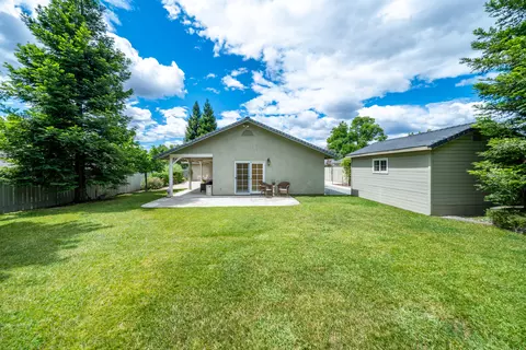 Exterior - 1044 Riviera Dr, Redding, CA 96001 photo 12 of 16