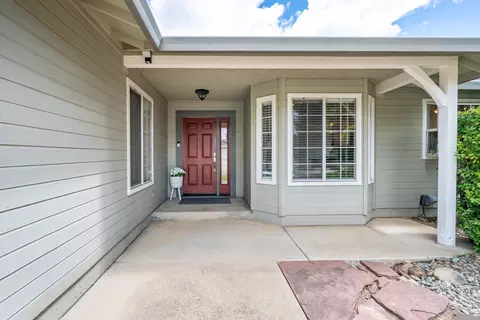 Exterior - 1044 Riviera Dr, Redding, CA 96001 photo 3 of 16