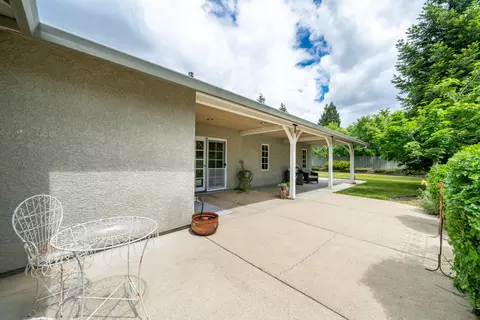 Exterior - 1044 Riviera Dr, Redding, CA 96001 photo 8 of 16