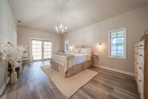 Bedroom - 1044 Riviera Dr, Redding, CA 96001 photo 6 of 8