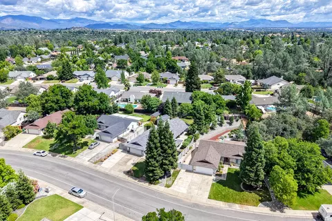 View/Area - 1044 Riviera Dr, Redding, CA 96001 photo 2 of 3