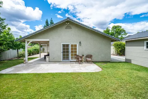 Exterior - 1044 Riviera Dr, Redding, CA 96001 photo 14 of 16