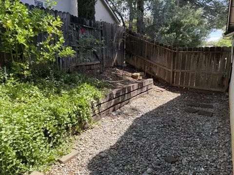 Exterior - 870 Rincon Way, Redding, CA 96003 photo 9 of 9