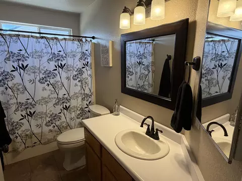 Bath - 870 Rincon Way, Redding, CA 96003 photo 2 of 2