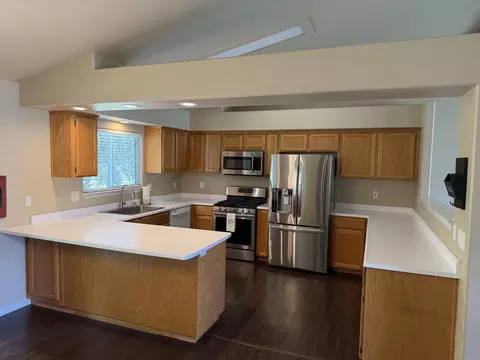 Kitchen - 870 Rincon Way, Redding, CA 96003 photo 1 of 2