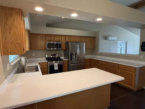 Kitchen - 870 Rincon Way, Redding, CA 96003 photo 2 of 2
