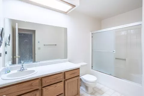 Bath - 3175 Pinehaven Dr, Redding, CA 96003 photo 2 of 2