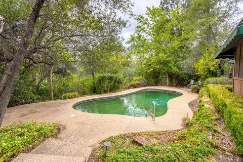 Exterior - 3175 Pinehaven Dr, Redding, CA 96003 photo 5 of 6