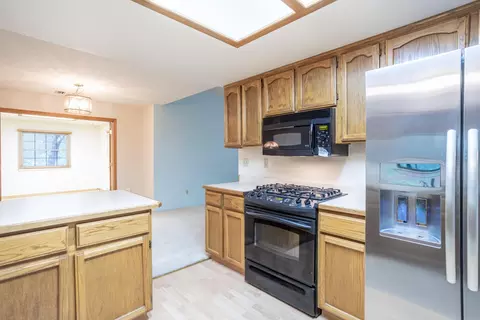 Kitchen - 3175 Pinehaven Dr, Redding, CA 96003 photo 2 of 2