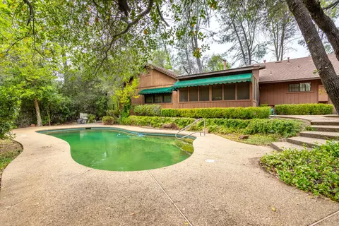 Exterior - 3175 Pinehaven Dr, Redding, CA 96003 photo 2 of 6