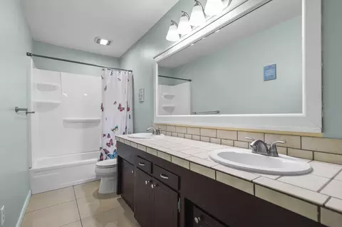 Bath - 4218 Jane St, Redding, CA 96002 photo 3 of 4