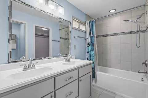Bath - 4218 Jane St, Redding, CA 96002 photo 1 of 4