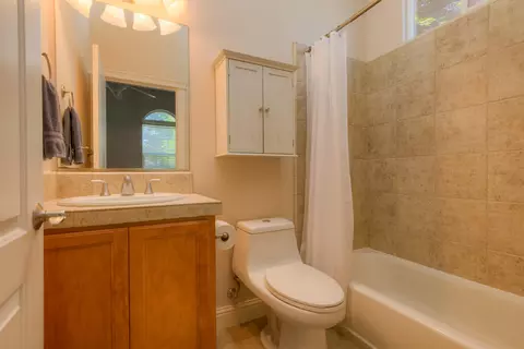Bath - 1935 Tarmac Rd, Redding, CA 96003 photo 4 of 5