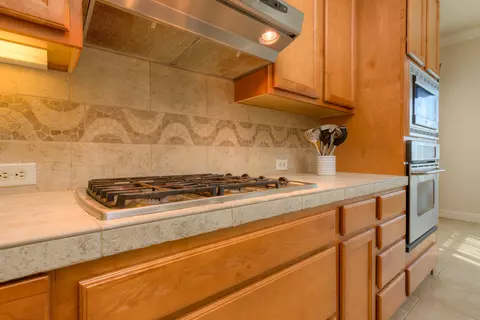 Kitchen - 1935 Tarmac Rd, Redding, CA 96003 photo 6 of 7