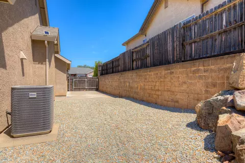 Exterior - 1935 Tarmac Rd, Redding, CA 96003 photo 10 of 10