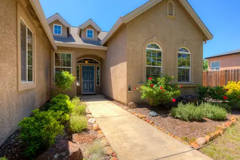 Exterior - 1935 Tarmac Rd, Redding, CA 96003 photo 3 of 10