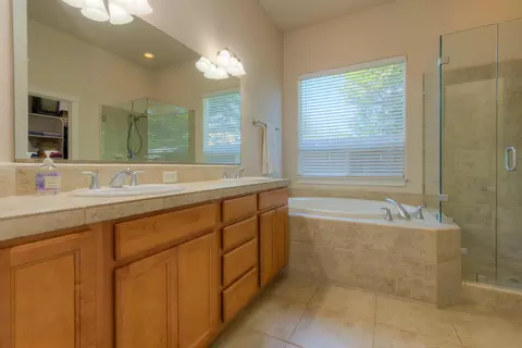 Bath - 1935 Tarmac Rd, Redding, CA 96003 photo 1 of 5