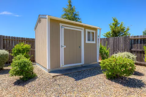 Exterior - 1935 Tarmac Rd, Redding, CA 96003 photo 9 of 10