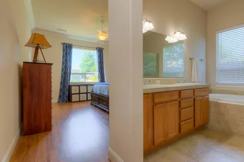 Entry Way - 1935 Tarmac Rd, Redding, CA 96003 photo 3 of 4
