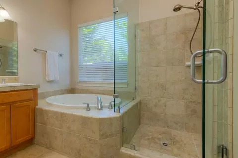 Bath - 1935 Tarmac Rd, Redding, CA 96003 photo 3 of 5