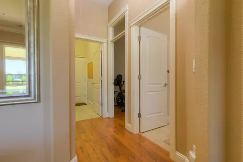 Entry Way - 1935 Tarmac Rd, Redding, CA 96003 photo 4 of 4