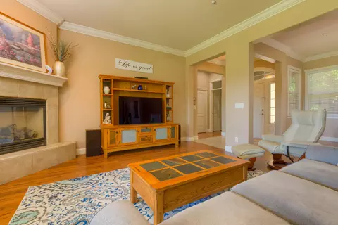 Living - 1935 Tarmac Rd, Redding, CA 96003 photo 4 of 6