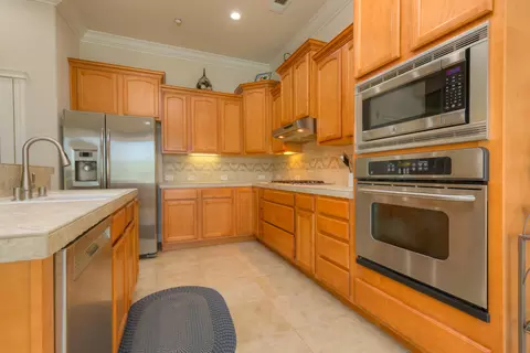 Kitchen - 1935 Tarmac Rd, Redding, CA 96003 photo 4 of 7