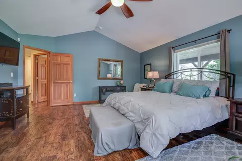 Bedroom - 17536 Oly Way, Anderson, CA 96007 photo 2 of 3