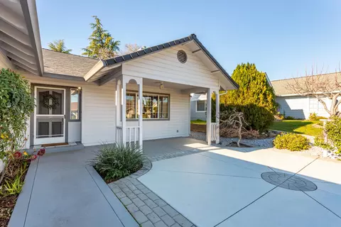 484 Dominica Ct, Redding, CA 96003 photo 3