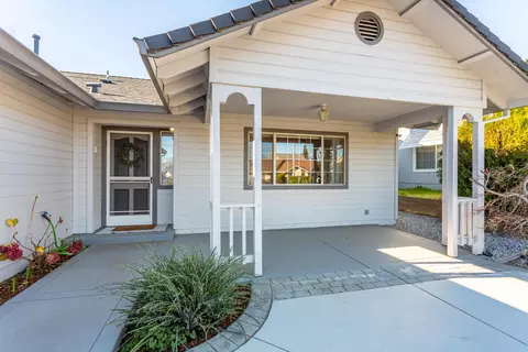 484 Dominica Ct, Redding, CA 96003 photo 4