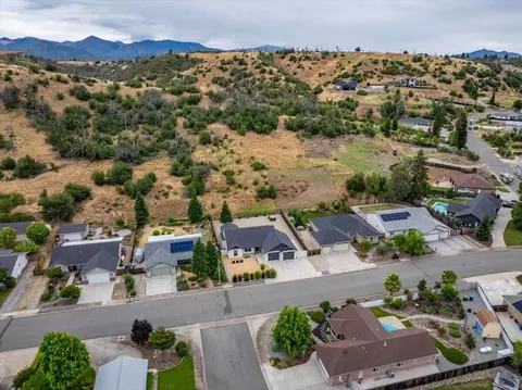 View/Area - 3164 Harlan Dr, Redding, CA 96003 photo 5 of 6