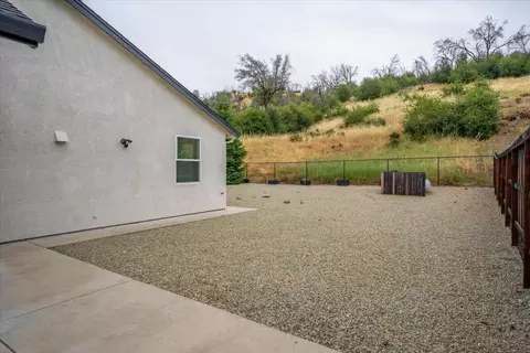 Exterior - 3164 Harlan Dr, Redding, CA 96003 photo 14 of 24