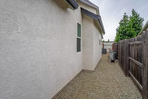 Exterior - 3164 Harlan Dr, Redding, CA 96003 photo 15 of 24