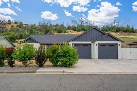 3164 Harlan Dr, Redding, CA 96003