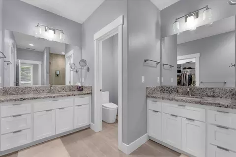 Bath - 3164 Harlan Dr, Redding, CA 96003 photo 5 of 9