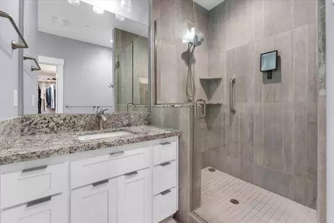Bath - 3164 Harlan Dr, Redding, CA 96003 photo 8 of 9