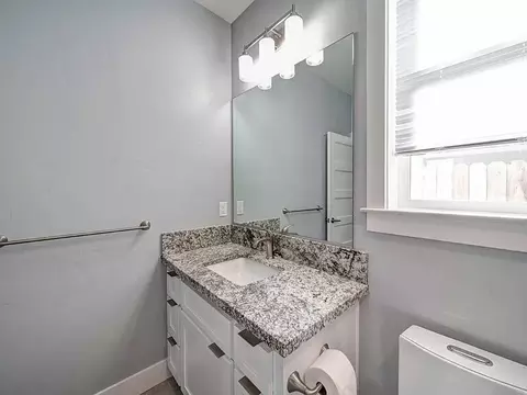 Bath - 3164 Harlan Dr, Redding, CA 96003 photo 3 of 9