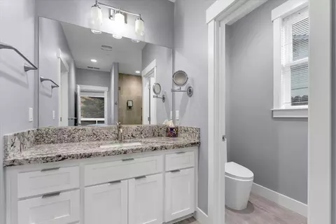 Bath - 3164 Harlan Dr, Redding, CA 96003 photo 6 of 9